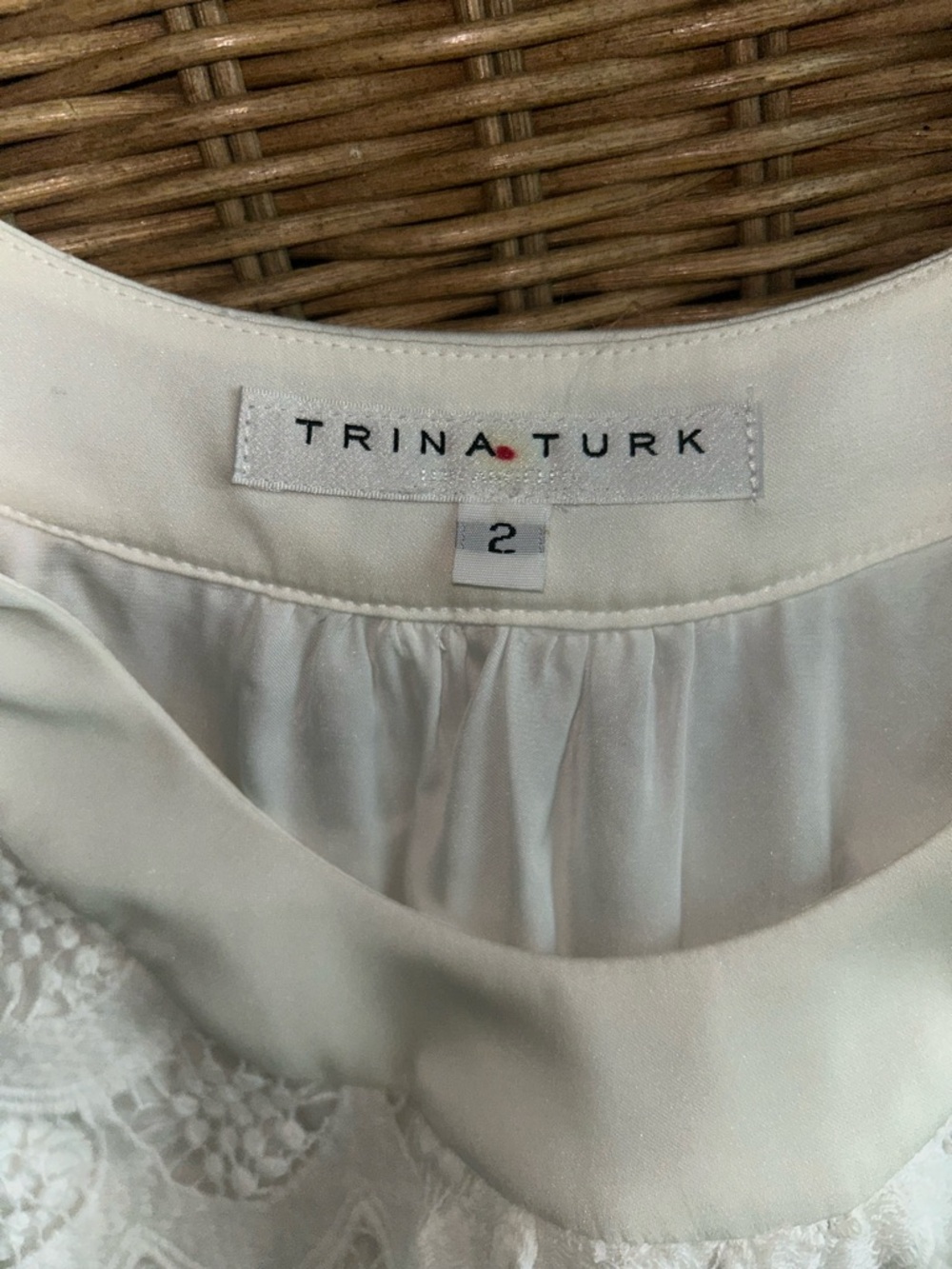 NEW Trina Turk White Lace Crochet Scallop Shift Dress Sz 2 - Picture 7 of 7